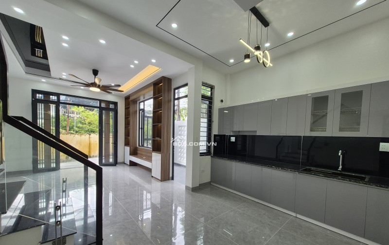 BÁN NHÀ ĐẸP 2.2 TỶ 3 TẦNG 45M2 ( ĐÔNG NAM ) NGÕ CẦU ĐÔNG