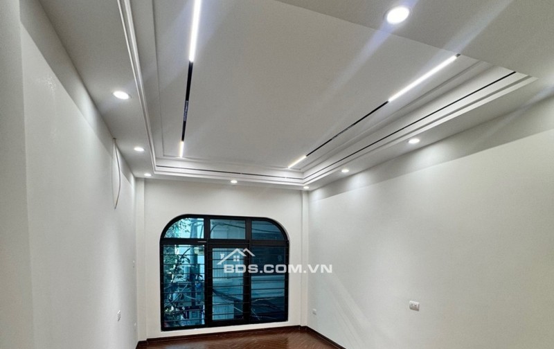 Bát Khối 10 tỷ ô tô đỗ cửa,7tầng thang máy,sổ đỏ Long Biên