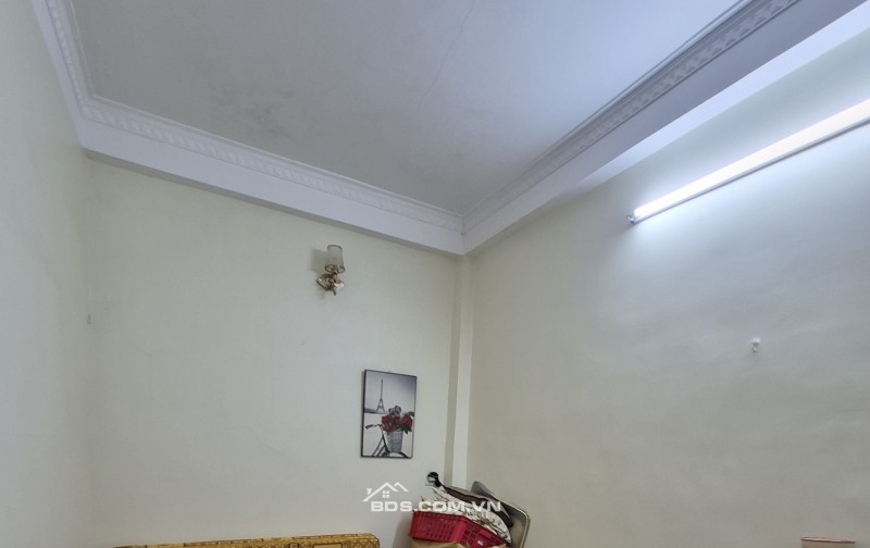 BÁN NHÀ ĐẸP 2.2 TỶ 3 TẦNG 48M2 NGÕ RỘNG VÀ NGẮN PHỐ BẾN NGỰ