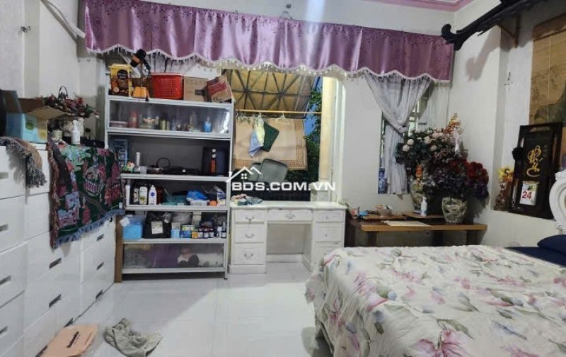 Nhà phố 4 lầu hẻm 364/ Dương Quảng Hàm 130m2 ngang 5m tiện KD khách sạn chỉ 19.8 tỷ.
