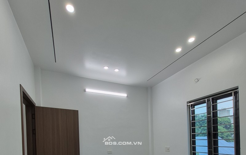 BÁN NHÀ ĐẸP 2.89 TỶ 3 TẦNG 60M2 Ô TÔ ĐỖ CỬA NGÕ ĐƯỜNG KÊNH