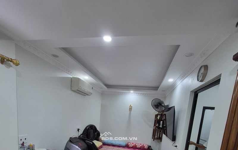 BÁN NHÀ ĐẸP 1.85 TỶ 3 TẦNG 32M2  NGÕ CỰC NGẮN HOÀNG HOA THÁM