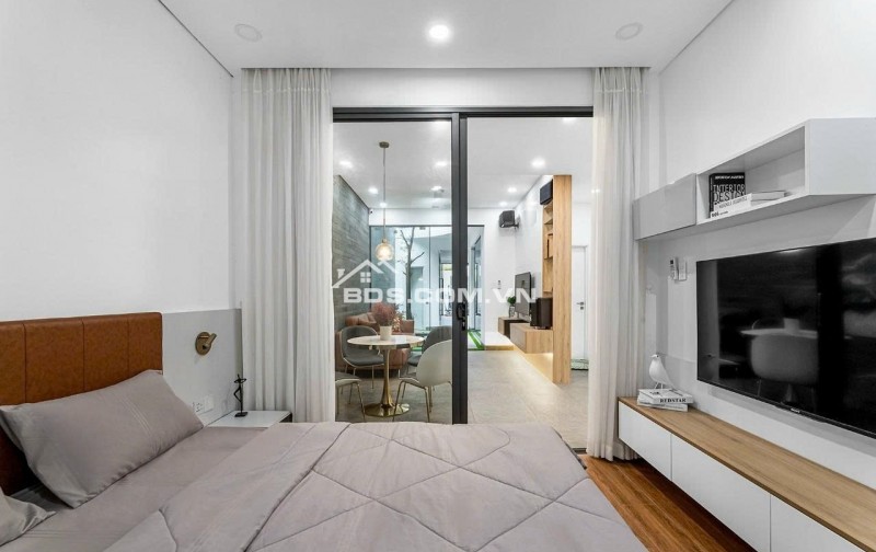 Bán nhà đẹp 3 lầu view ngắm máy bay hẻm 83 Phạm Văn Bạch 115m2 ngang 5m sát Metro 12 tỷ.