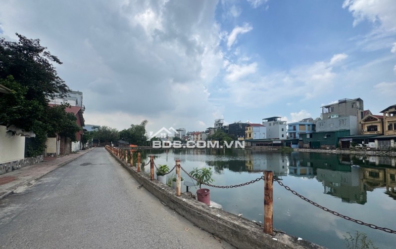 Bán Nhà Bát Khối 11 tỷ 86m ô tô đỗ cửa,vỉa hè view hồ