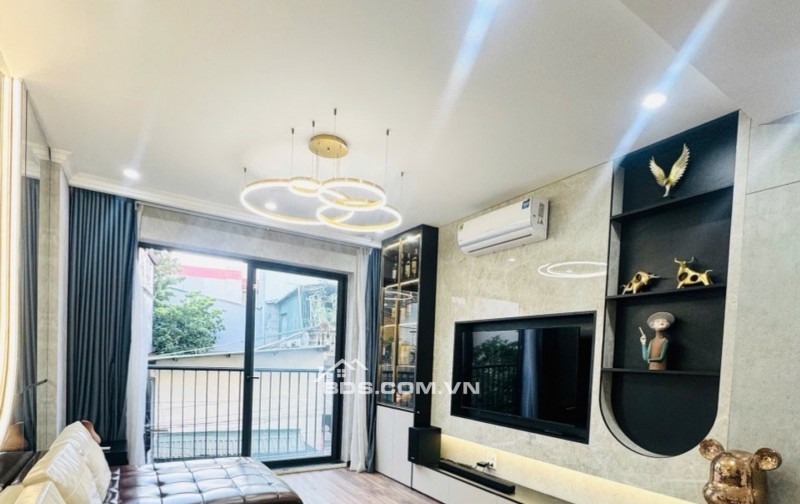 Bán nhà Ngọc thụy 11 tỷ 40m ô tô gara,thang máy,sổ đỏ Long Biên