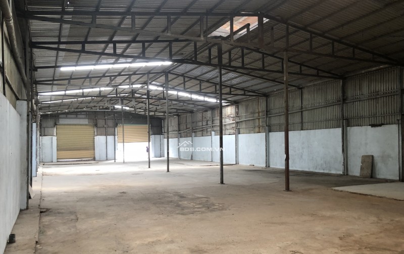 Cho thuê kho xưởng 650m2 Thạnh Lộc Quận 12 (giáp sông SG)