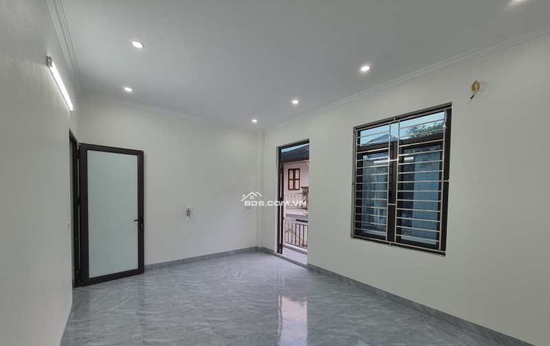BÁN NHÀ ĐẸP 2.5 TỶ 3 TẦNG 50M2 XÂY ĐỘC LẬP NGÕ GIẢI PHÓNG
