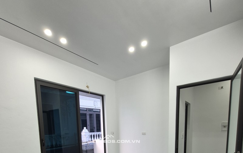 BÁN NHÀ 3.2 TỶ 4 TẦNG 45.3M2 Ô TÔ ĐỖ CỬA NGÕ NGẮN ĐƯỜNG KÊNH