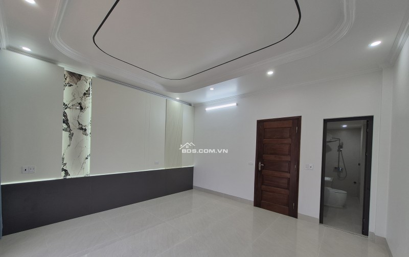 BÁN NHÀ 5.9 TỶ 4 TẦNG 75M2 ĐẸP VÀ CAO CẤP ( ĐÔNG NAM ) MẶT ĐƯỜNG BÁI
