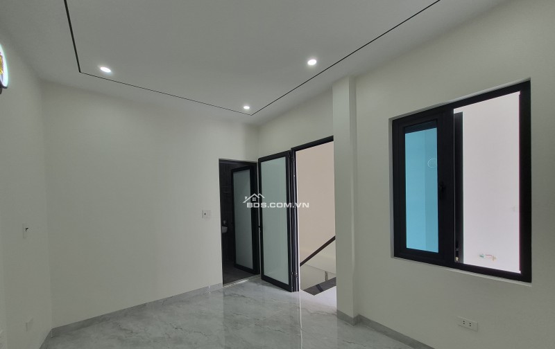 BÁN NHÀ ĐẸP 2.2 TỶ 3 TẦNG 45M2 ( ĐÔNG NAM ) NGÕ CẦU ĐÔNG