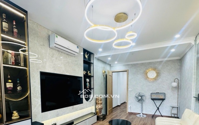 Bán nhà Ngọc thụy 11 tỷ 40m ô tô gara,thang máy,sổ đỏ Long Biên
