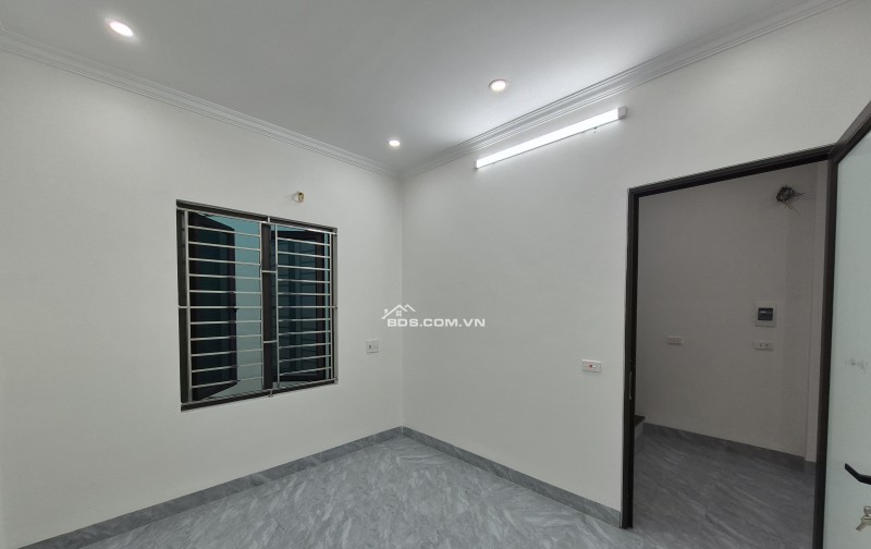 BÁN NHÀ ĐẸP 2.5 TỶ 3 TẦNG 50M2 XÂY ĐỘC LẬP NGÕ GIẢI PHÓNG