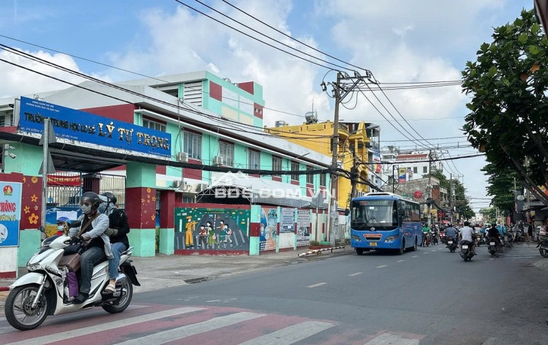 Bán CHDV 6 tầng hẻm 8m Lê Đức Thọ 105m2 ngang 5.1m 16PN có thang máy TN 100tr chỉ 23.5 tỷ.