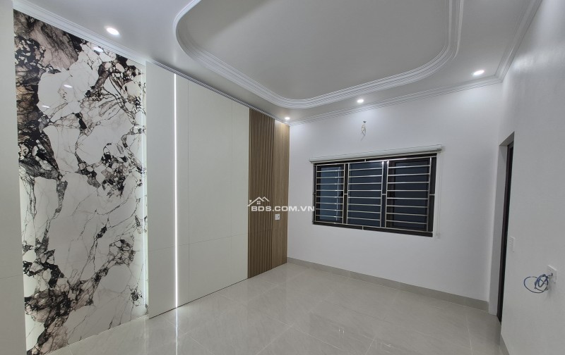 BÁN NHÀ 5.9 TỶ 4 TẦNG 75M2 ĐẸP VÀ CAO CẤP ( ĐÔNG NAM ) MẶT ĐƯỜNG BÁI