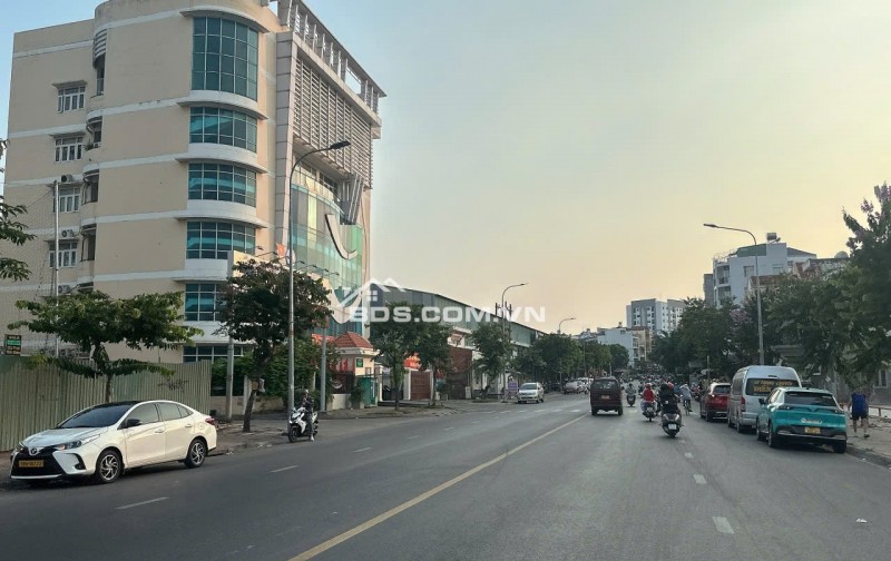 Chỉ 32 tỷ có Khách sạn 3 sao 25PN ngang 10.5m 6 lầu 165m2 Lê Đức Thọ ngay chợ TN 150tr.