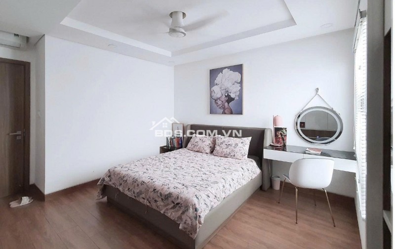 Bán nhà đẹp 3 lầu view ngắm máy bay hẻm 83 Phạm Văn Bạch 115m2 ngang 5m sát Metro 12 tỷ.