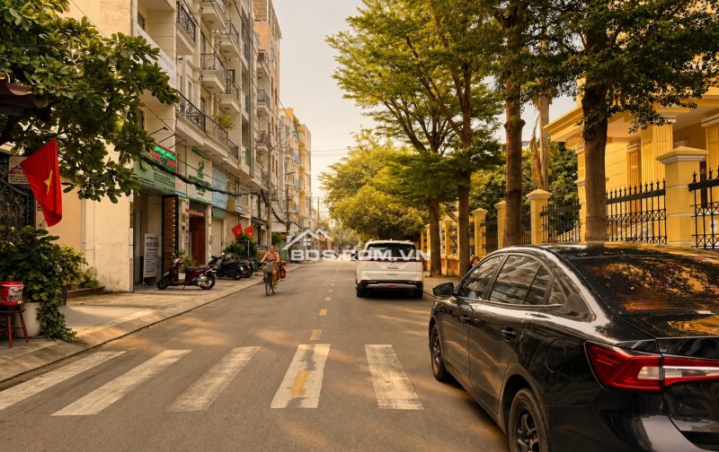 DƯƠNG QUẢNG HÀM – 64M² – 5 TẦNG – 6PN – Ô TÔ NGỦ TRONG NHÀ – CHỈ NHỈNH 8 TỶ!
