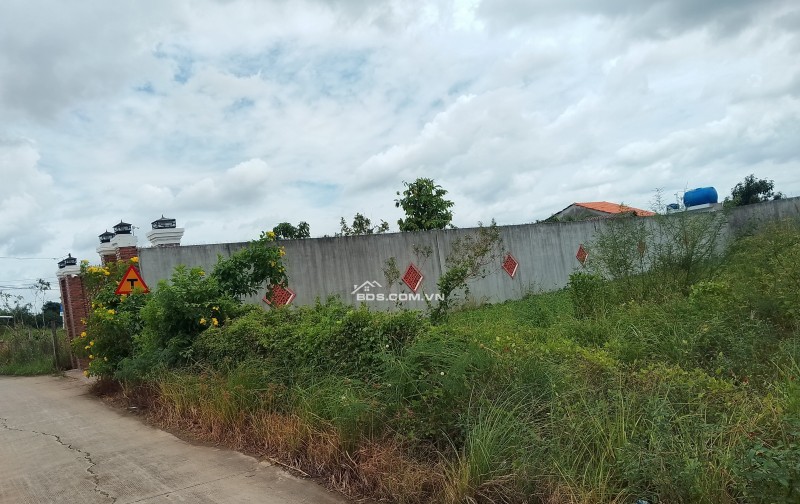 Bán Đất 320m2 full thổ cư giá 2,7 tỷ mặt tiền Đường Nguyễn Thị Bầy