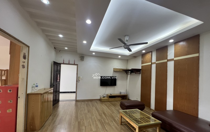 Chính chủ bán căn hộ 2 ngủ,2wc tại Trần Duy Hưng Hà Nội