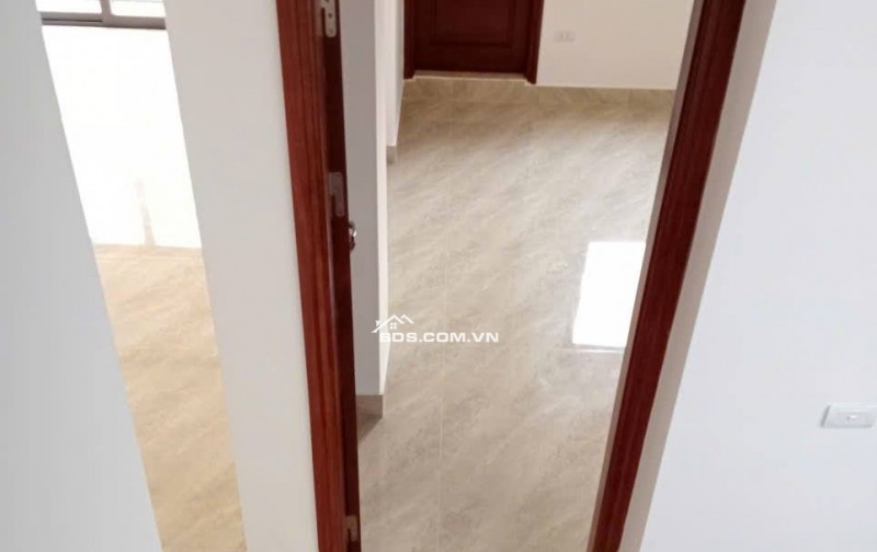 Bán Nhà Phân Lô Bàn Cờ Lĩnh Nam 73m² x 6 Tầng – Mt 8m – Ô Tô Tránh Đỗ Cửa – Gara – Thang Máy – Định Giá 20 Tỷ