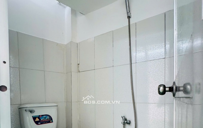 Nhà nằm trong hẻm 28 Lương Văn Can, phường 15, quận 8, khu dân cư hiện hữu, an ninh và yên tĩnh