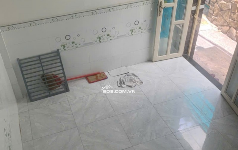  NHÀ SÁT MẶT TIỀN, BA ĐÌNH, 2 tầng, 5.06 X 4.77 , Q8, NHỈNH 2 TỶ 