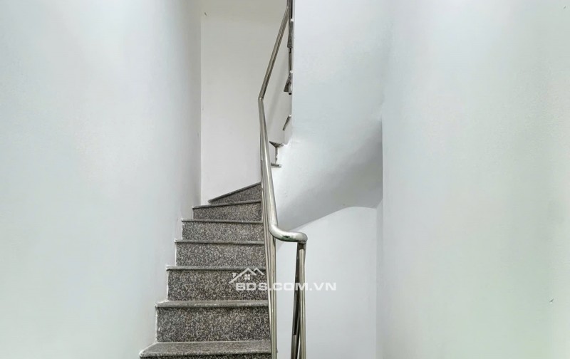 Nhà nằm trong hẻm 28 Lương Văn Can, phường 15, quận 8, khu dân cư hiện hữu, an ninh và yên tĩnh