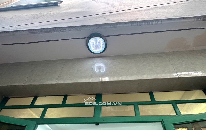 Nhà nằm trong hẻm 28 Lương Văn Can, phường 15, quận 8, khu dân cư hiện hữu, an ninh và yên tĩnh