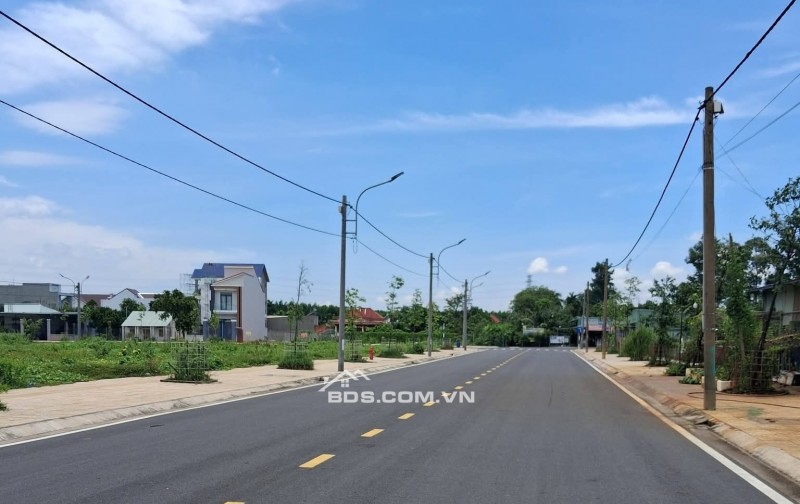 Đất khu tái định cư mới trục đường chính  lớn nhất 22m, vỉa hè,dt  90m2, sr ,thổ cư