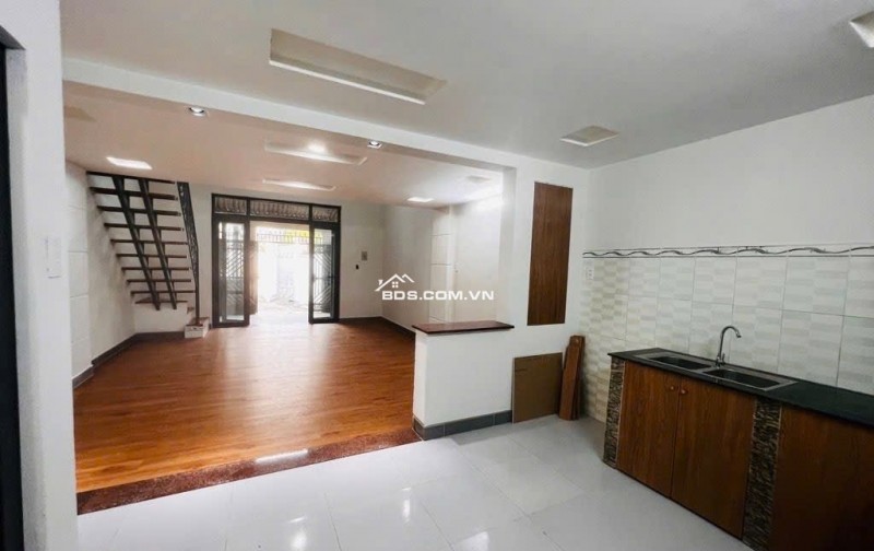 Chủ chuyển công tác cần bán gấp nhà Quận 7 chỉ 7,25 tỷ
