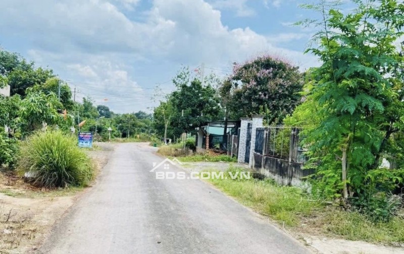 Em cần bán đất thổ cư ngay trung tâm hành chính diện tích 400m2 bán 280 tr