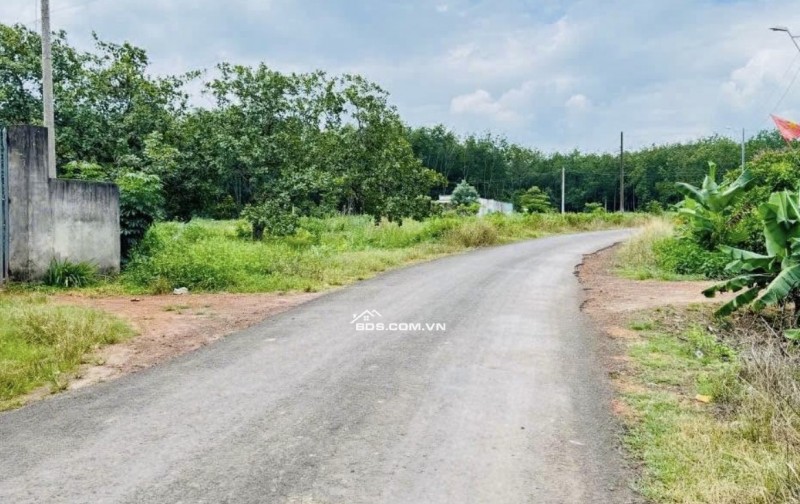 Em cần bán đất thổ cư ngay trung tâm hành chính diện tích 400m2 bán 280 tr