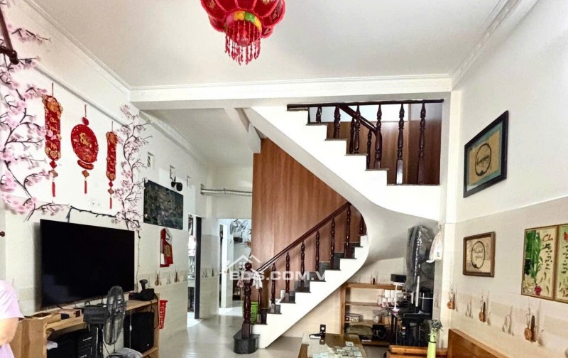 Bán nhà Quận 9 - vào ở ngay, ngày trung tâm, đi chuyển thuận lợ