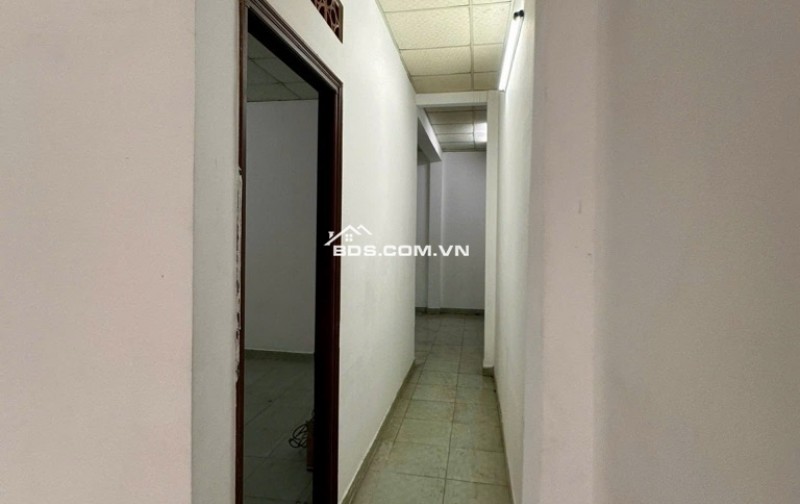 Cần bán nhà 2 mặt hẻm, gần đường Nguyễn Thị Huê, Bến xe An Sương và chợ Cây Me.  Diện tích: 5m x 19m. Kết cấu: 1 lửng, 3 phòng ngủ, 2 WC