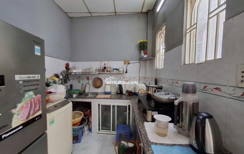 Nhà cấp 4 gần ngã tư An Sương.  Diện tích: 40m². Hiện trạng nhà cấp 4, phù hợp với nhu cầu ở hoặc cải tạo lại theo nhu cầu sử dụng