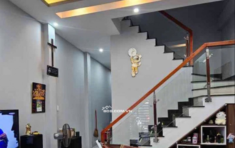 NHÀ ĐẸP QUẬN 7 – 60,4M² – 3 TẦNG – FULL NỘI THẤT HXH Full tho cu bao quy hoach