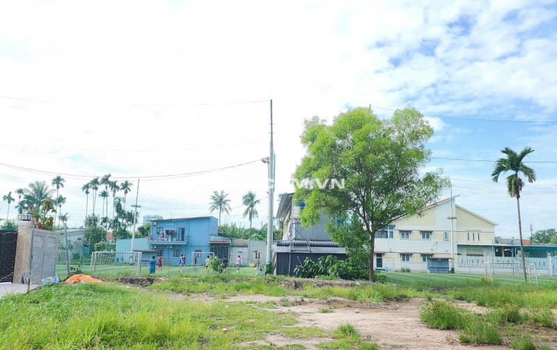 Chủ cần bán đất tặng căn nhà cấp 4. đang cho thu nhập ổn định. giá cực tốt chỉ ngang với giá nhà sổ chung.