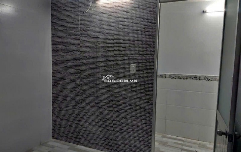 NHÀ CẤP 4 (4x20) GÁC ĐÚC SUỐT 4X15 ĐÔNG THẠNH HÓC MÔN LH:0395276851
