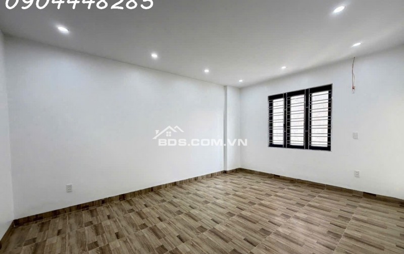Nhà đẹp độc lập sân cổng riêng mặt ngõ cách đường chính 20m ô tô đỗ cửa tại Đằng Hải Hải An