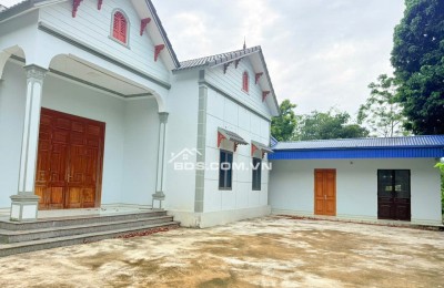 CẦN BÁN MẢNH ĐẤT 800M CÓ SẴN NHÀ MÁI THÁI KIÊN CỐ KHÔNG GIAN THOÁNG MÁT