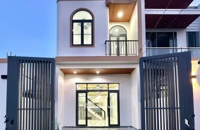 BÁN GẤP NHÀ Mặt tiền có thể Kinh Doanh - Sổ Riêng,Thổ Cư đầy đủ NGAY Gần Cây Xăng Đức Hưng