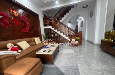 BIỆT THỰ MẶT TIỀN GỖ CAO CẤP HIỆP BÌNH -THỦ ĐỨC Lh:0775244444 Em Nam