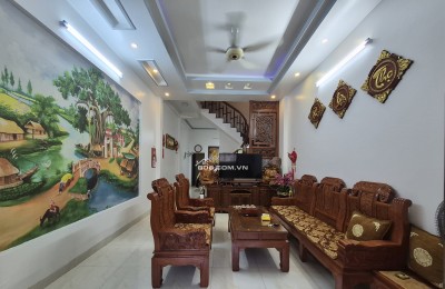 BÁN NHÀ ĐẸP GIÁ RẺ 2.1 TỶ 3 TẦNG 59M2 ( ĐÔNG NAM ) NGÕ CÙ CHÍNH LAN