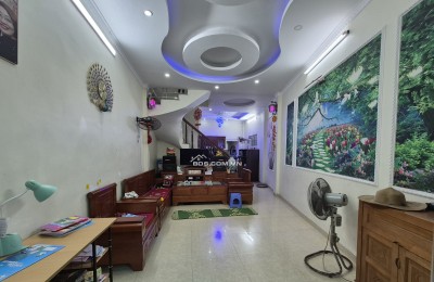 BÁN NHÀ ĐẸP 2.2 TỶ 3 TẦNG 48M2 NGÕ RỘNG VÀ NGẮN PHỐ BẾN NGỰ