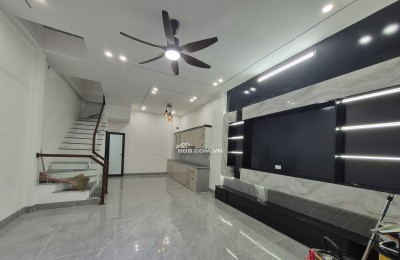 BÁN NHÀ 2.7 TỶ 3 TẦNG 46M2 Ô TÔ ĐỖ CÁCH NHÀ 10M NGÕ QUÂN NHÂN