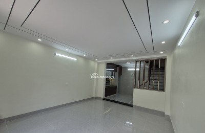 BÁN NHÀ 2.7 TỶ 4 TẦNG CÓ GARA Ô TÔ NGÕ THẲNG NGẮN ĐƯỜNG HÀN THUYÊN