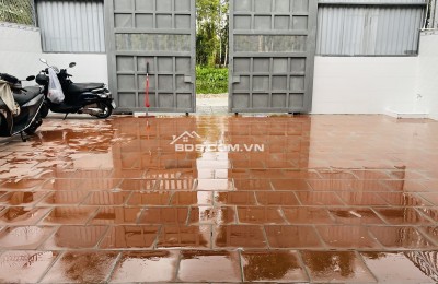 Kho xưởng cho thuê nền gạch 300m2 Thạnh Lộc Quận 12
