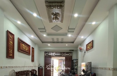 Lô góc 2 mặt tiền, đường xe tải tránh nhau.  Gồm 1 căn nhà 4 tầng với 4 phòng ngủ, 4 WC và 1 khu xưởng riêng.  Không gian phù hợp vừa ở kinh doanh