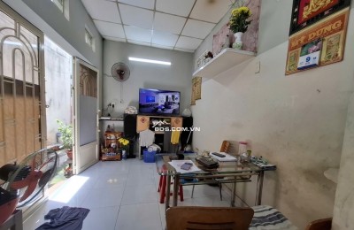 Nhà cấp 4 gần ngã tư An Sương.  Diện tích: 40m². Hiện trạng nhà cấp 4, phù hợp với nhu cầu ở hoặc cải tạo lại theo nhu cầu sử dụng