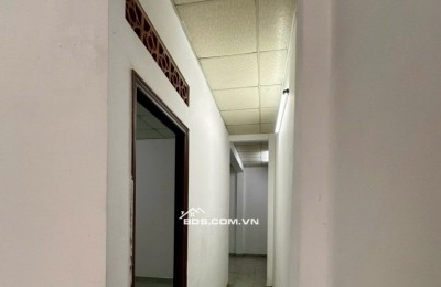 Cần bán nhà 2 mặt hẻm, gần đường Nguyễn Thị Huê, Bến xe An Sương và chợ Cây Me.  Diện tích: 5m x 19m. Kết cấu: 1 lửng, 3 phòng ngủ, 2 WC